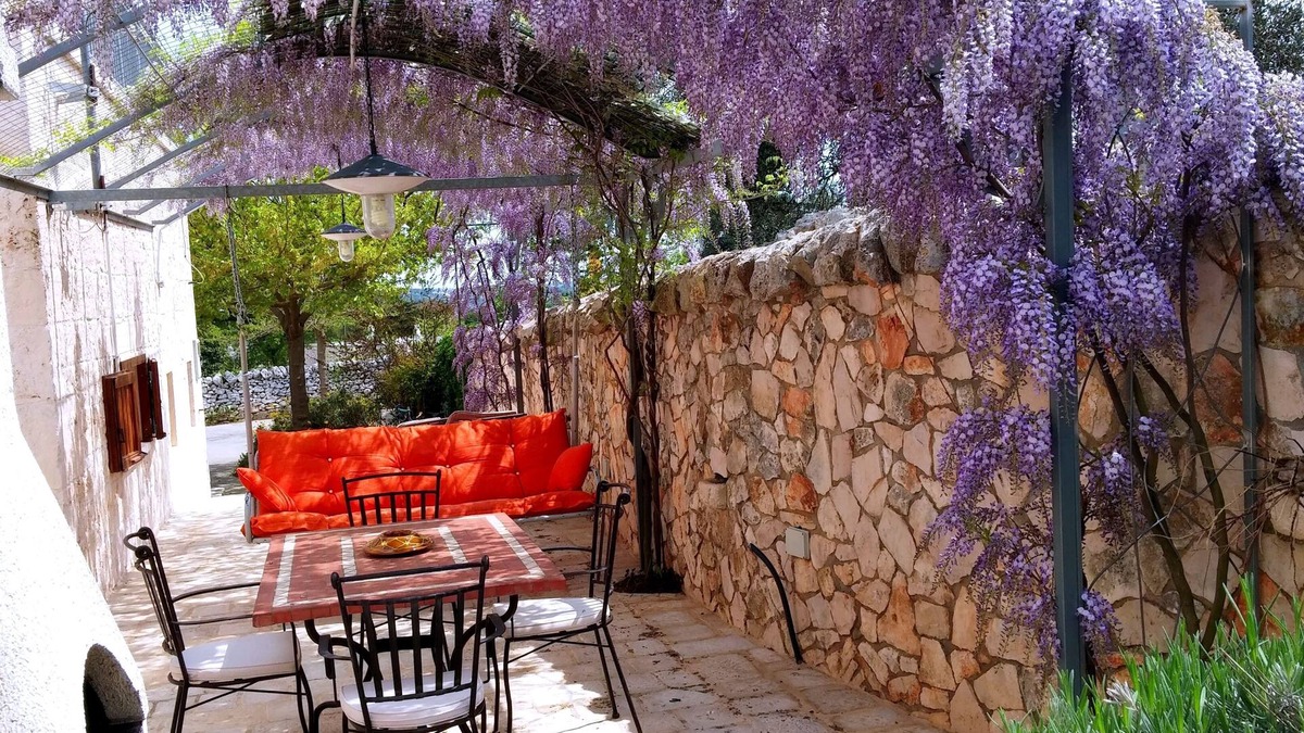 Locorotondo House | CASA CICCONE CARDONE , trulli with Jacuzzi and private parking lot