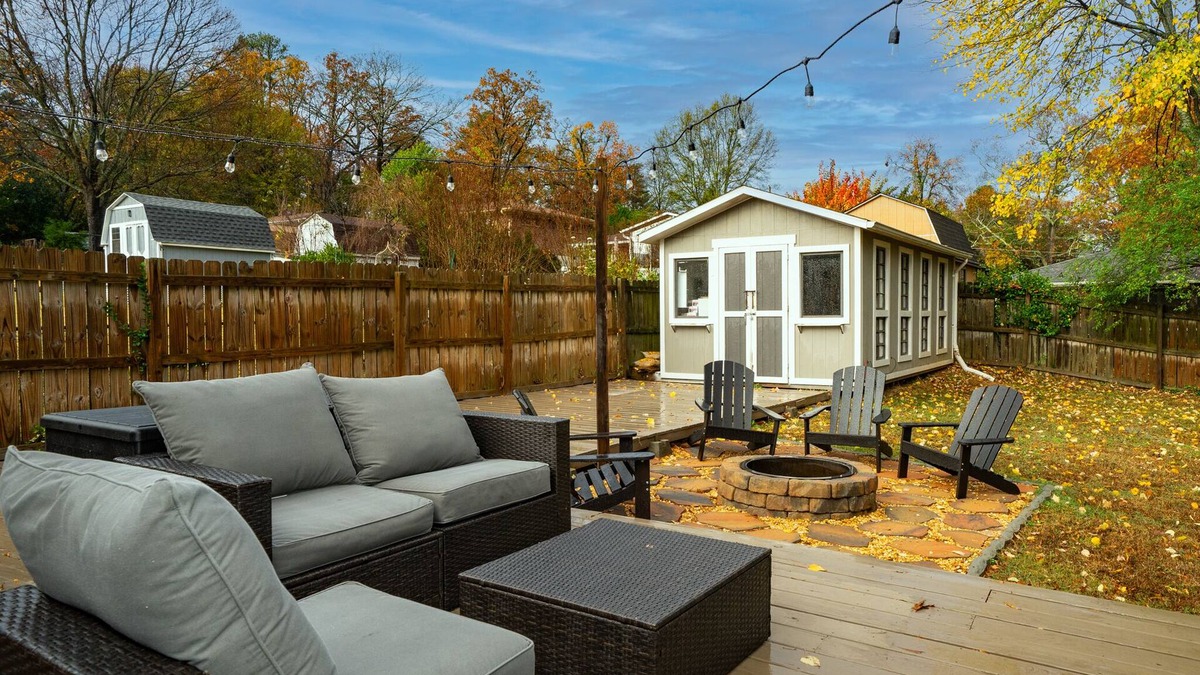 Doraville House | Casa Cielo - Sauna Cold Plunge Gym