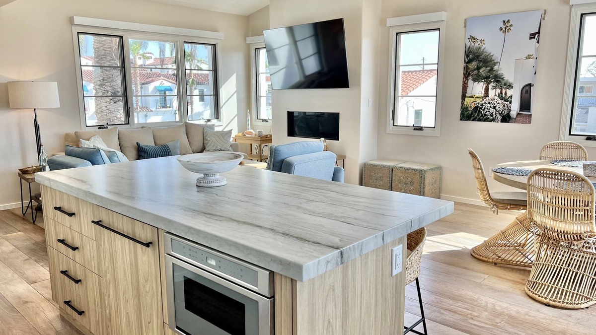 San Clemente Condo | Casa Clemente Las Palmas-3 Bed Beach Home/Heart of San Clemente/Rooftop Deck
