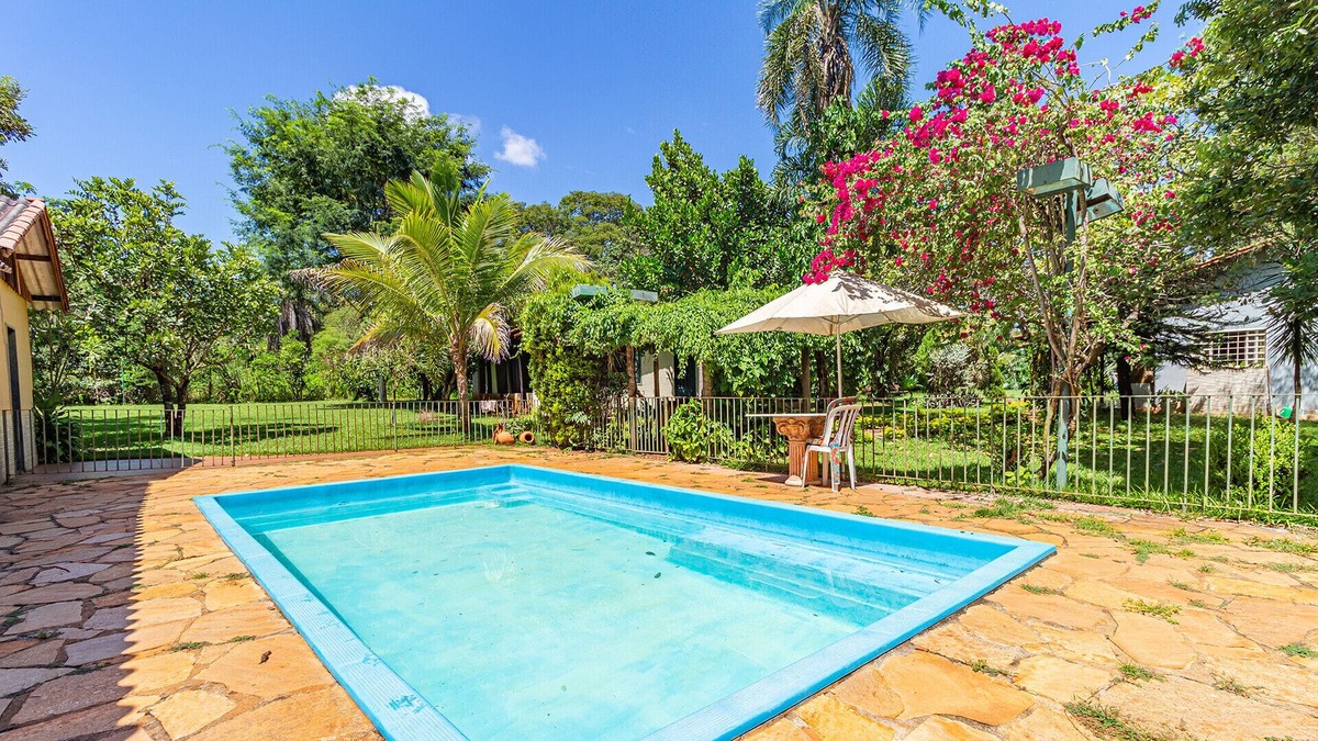 Goiania House | Casa com lareira, piscina e muito lazer em Goiânia