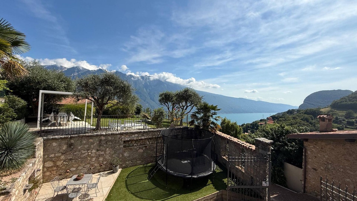 Pieve Ski Chalet | Casa Cortili Summer Lake view