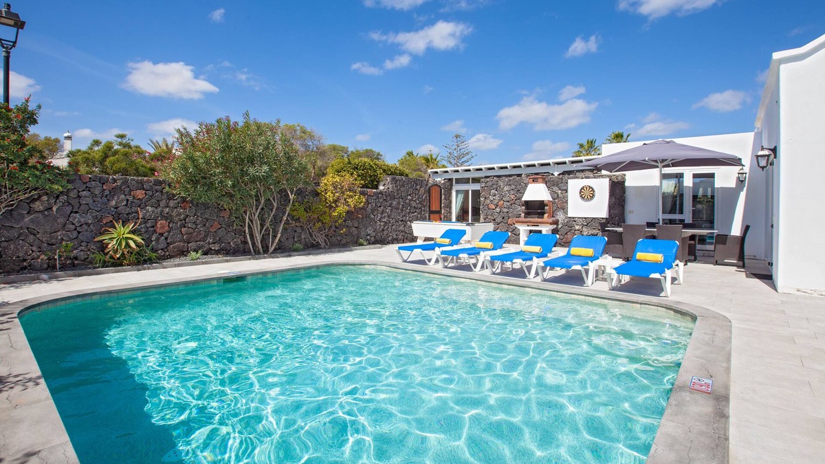 Los Mojones Villa | Casa Cristal 4 bedrooms 3 bathroom, Free A/C, Private Heated Pool, Pool Table