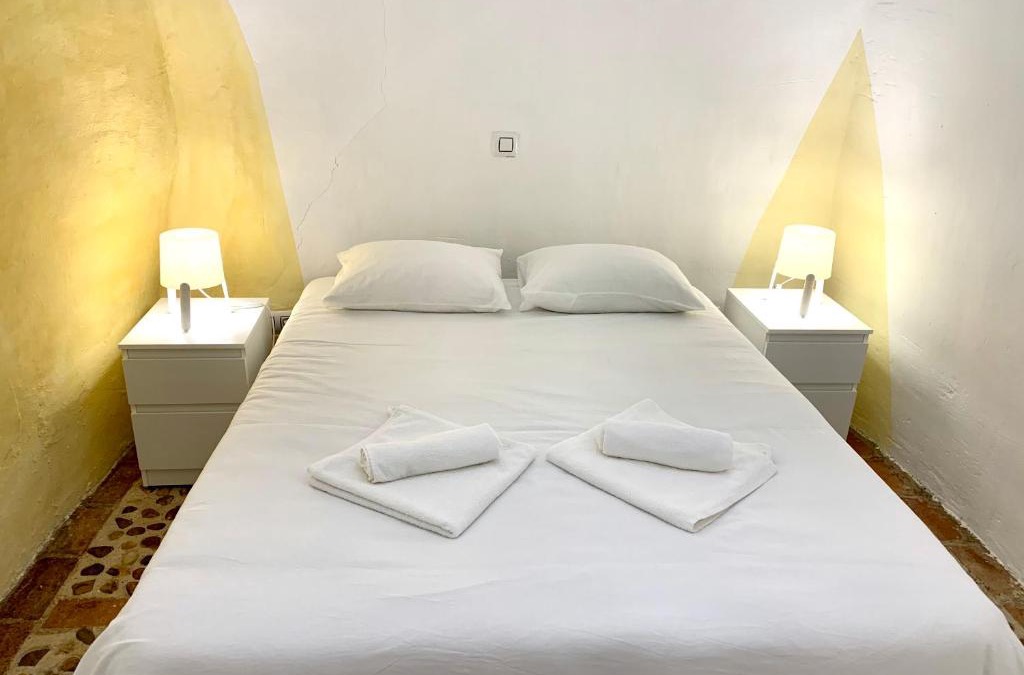 Perales de Tajuna House | Casa Cueva Castillo