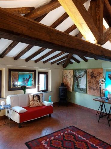 Soriano nel Cimino House | Casa d'artista: E poi tornarono le rondini.