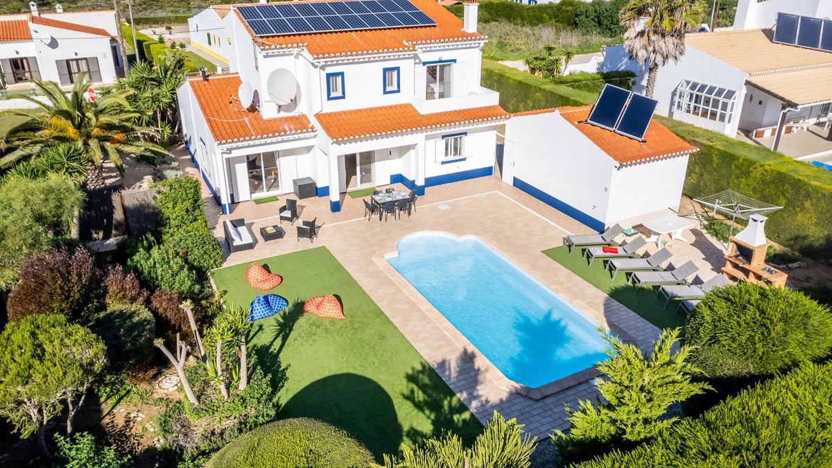 Aljezur Villa | Casa Da Bauhinia - where East meets West!