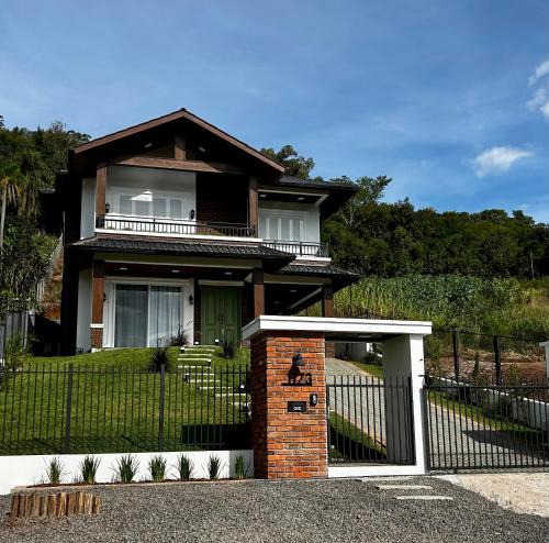 Languiru House | Casa da Colina