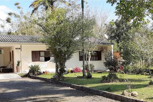 Praia Grande House | Casa da Guia Canyons