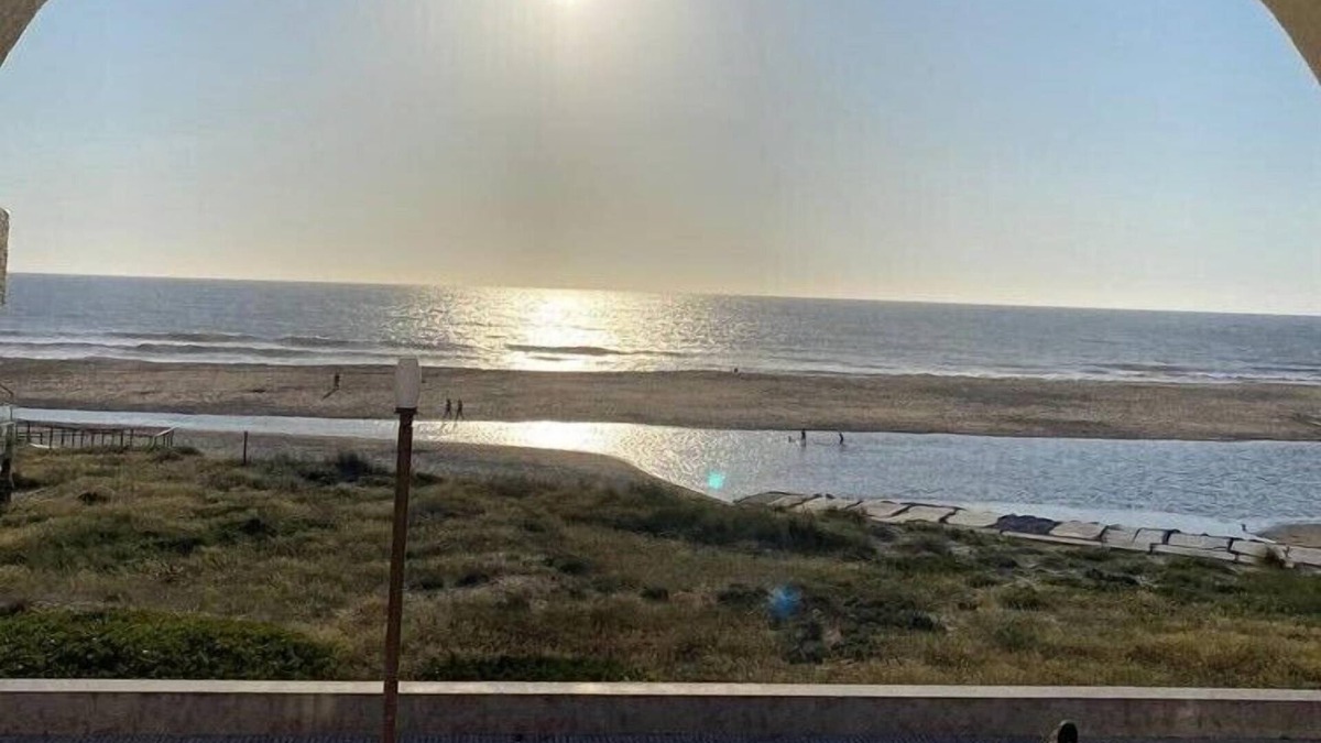 Paredes da Vitoria Apartment | Casa da Praia - 2-bedr. apartment on the beachfront in Paredes da Vitória