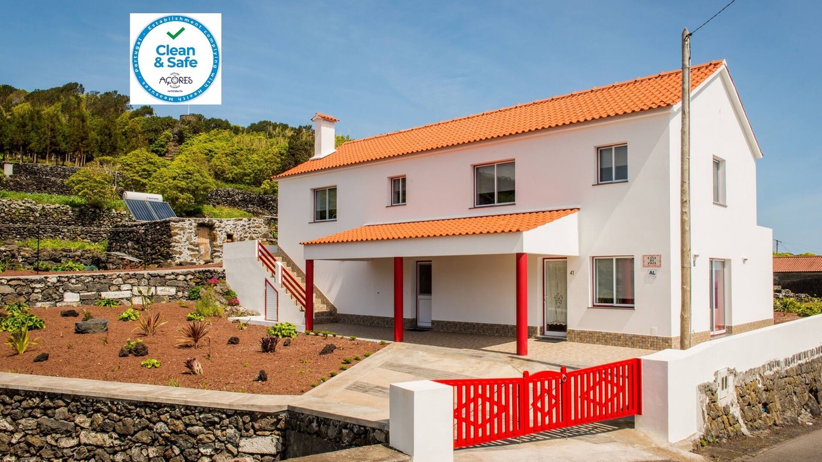 Calheta de Nesquim Apartment | Casa da Vigia T1 for 2 people in Calheta de Nesquim