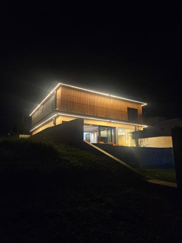 Paranapanema House | Casa de Alto Padrão na Represa de Avaré