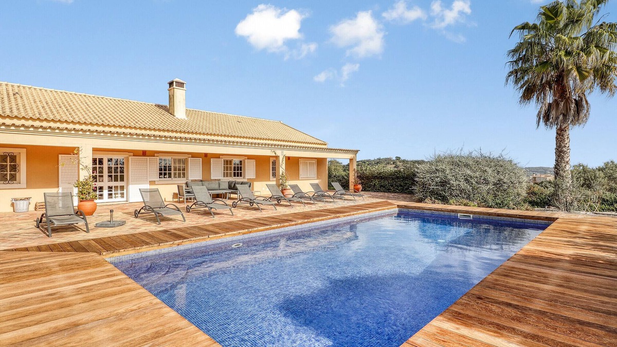 Concelho Villa | Casa de Apra by Portucasa