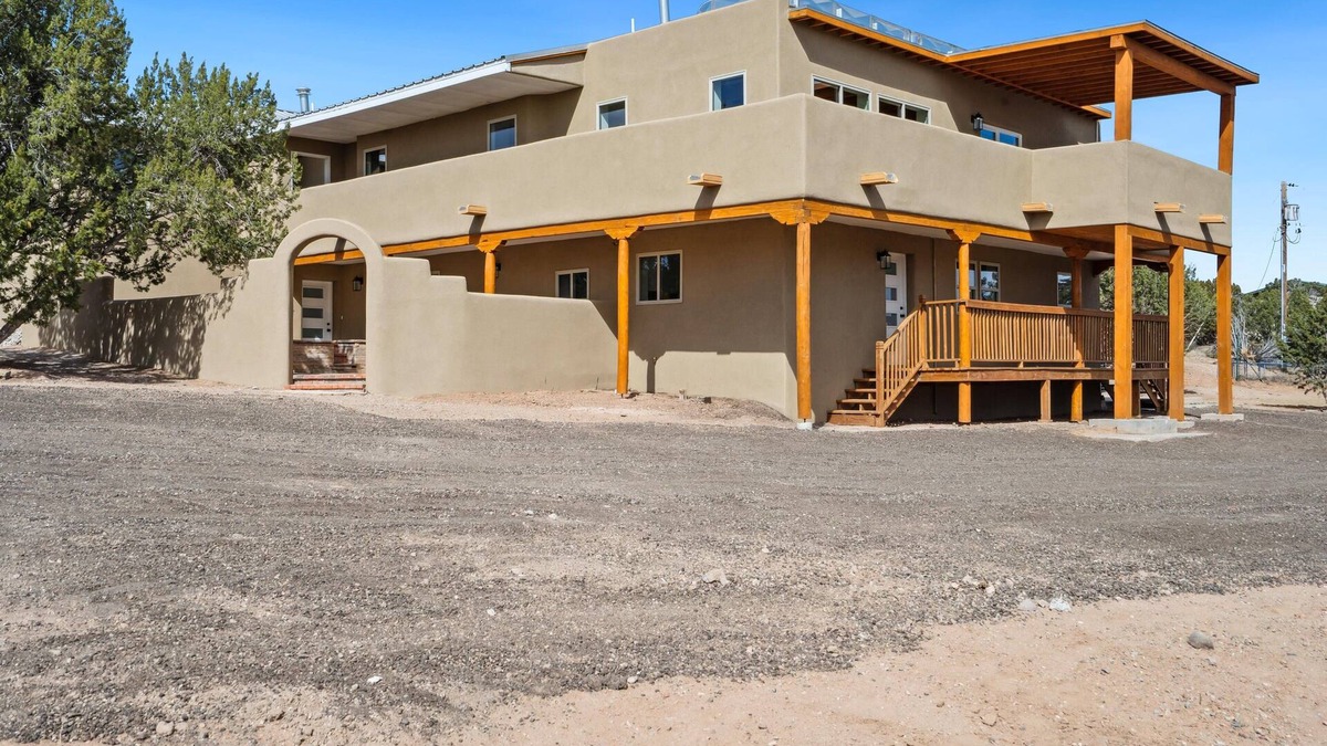 Canoncito House | Casa De Coyote: Luxury 7br 16+ guest retreat