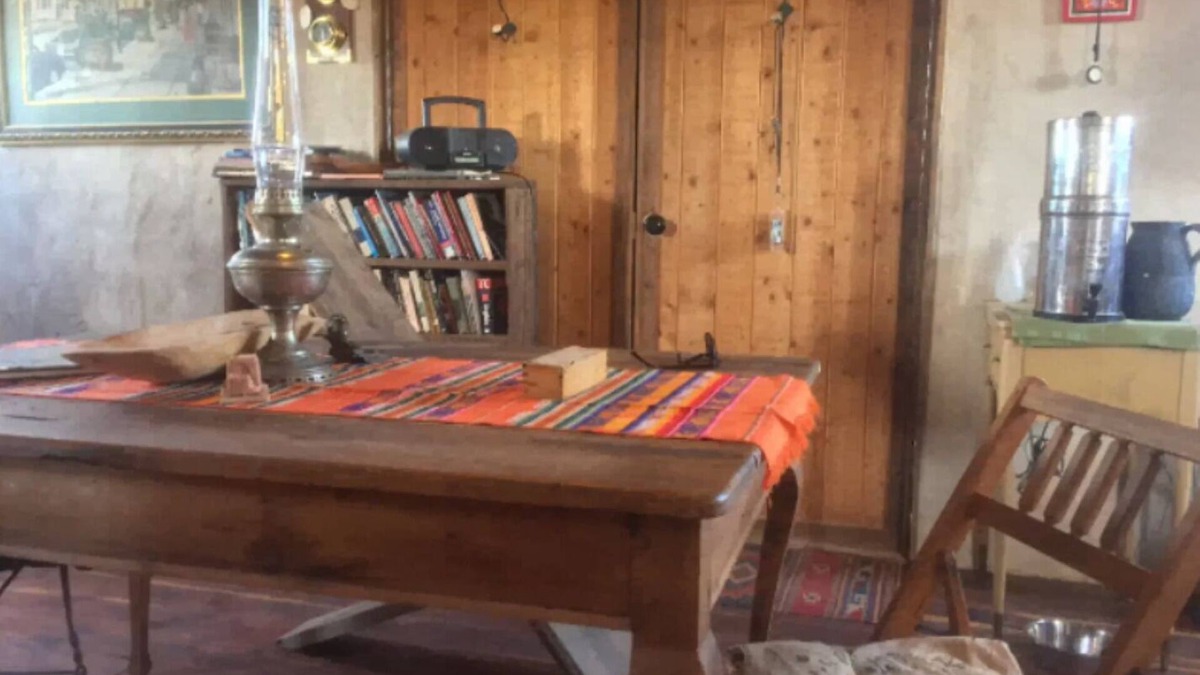 Alpine House | Casa de Creosote. Off-grid Cabin and Camping
