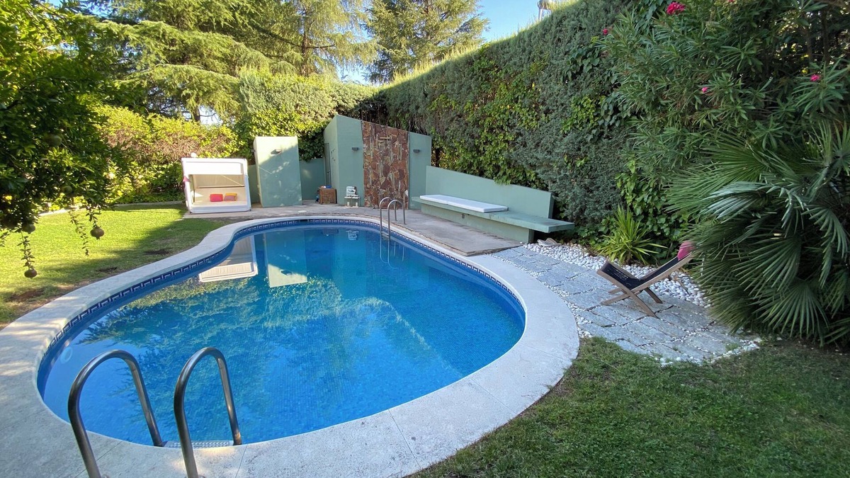 Las Rozas de Madrid House | Casa de Diseño con Piscina Privada y Jardín