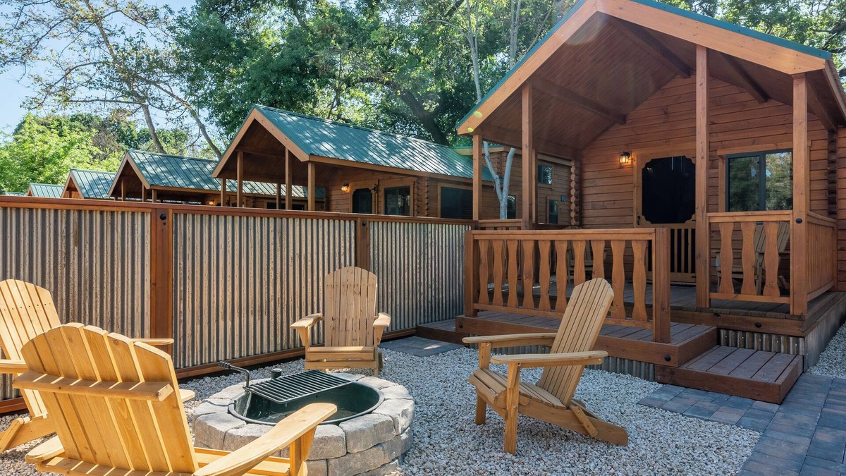 Hollister Hotel | Casa de Fruta Cabins, Inn & RV Park
