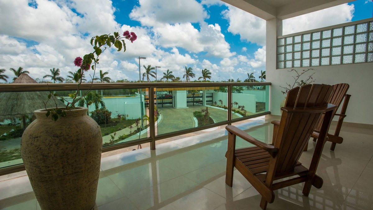 San Miguel Condo | Casa de Mario 3 (Shared Pool)