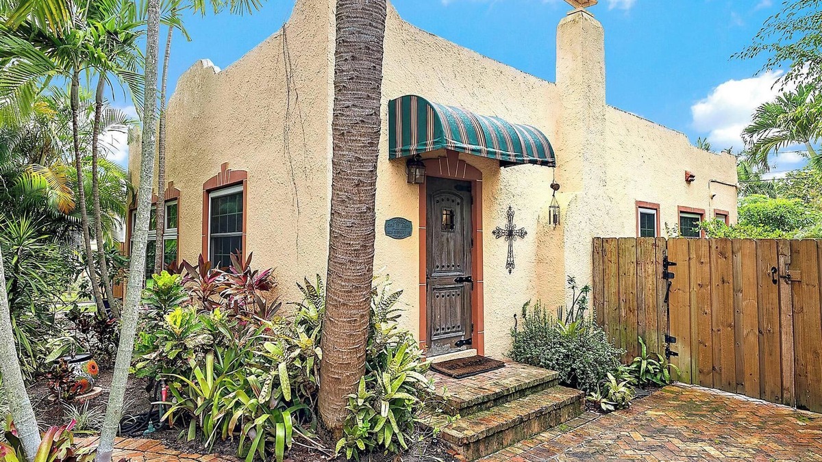 Sunshine Park House | Casa De Marita - Backyard Bliss with Pool in Historic Sunshine Park