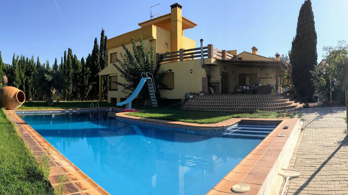 Alhendin House | Casa De Rihlaa. Your perfect one stop Andalucian retreat