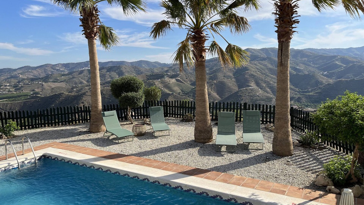 Rio Velez House | Casa del Burro Perezoso -stilvoll, Rustikal, Pool, Palmen, Atemberaubender Blick