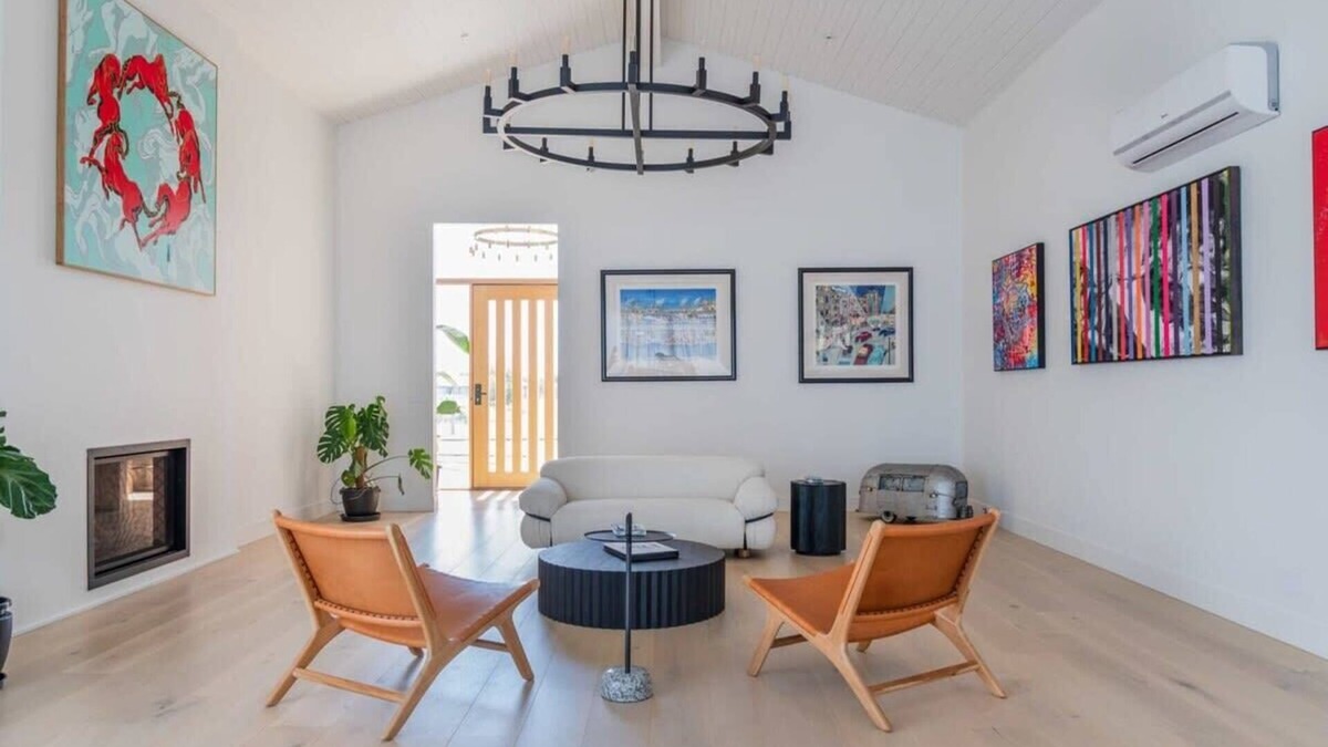 Bellbrae House | Casa del Candelabra - light filled luxury retreat