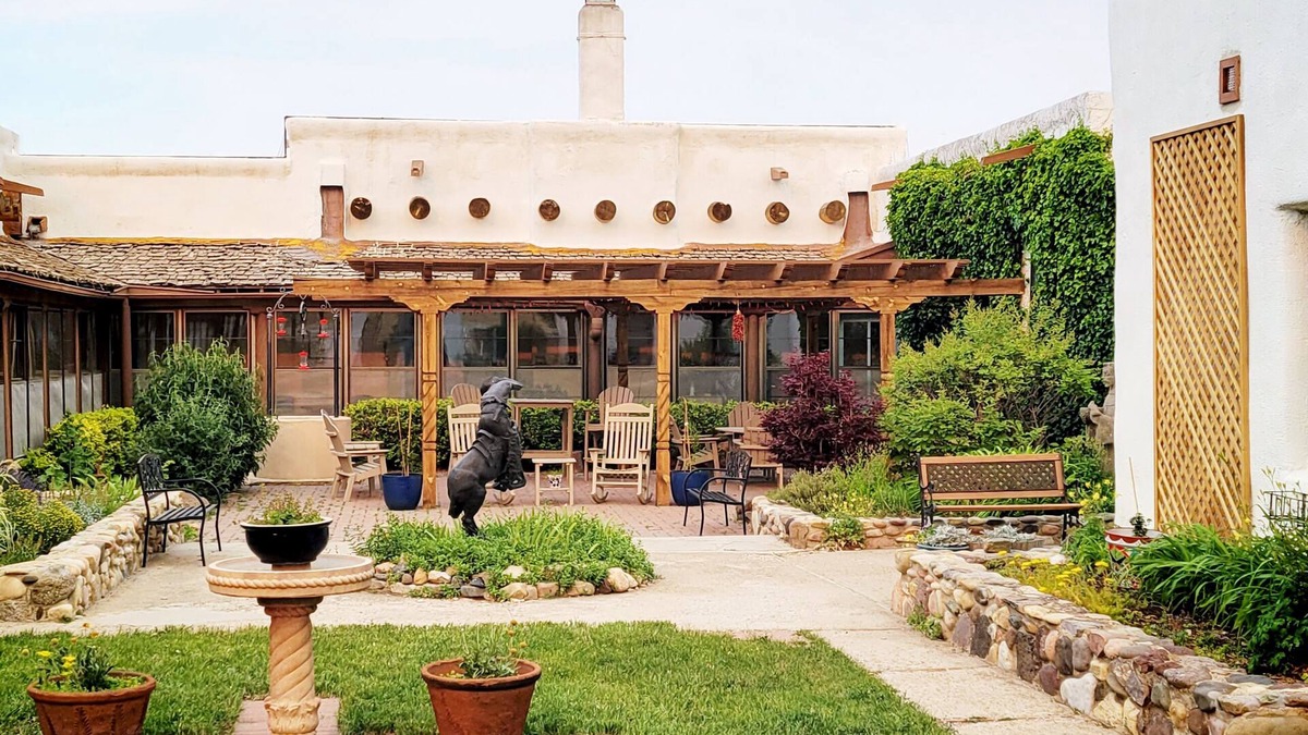 Cimarron Bed & Breakfast | Casa del Gavilan Historic Inn