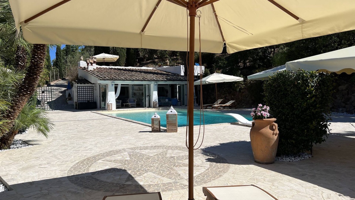 Capena House | Casa del Glicine, immense in its unique nature