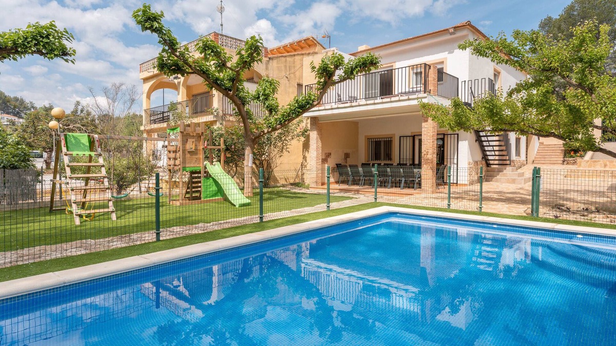 Navarres House | Casa del Prado: Enjoy in a privileged location