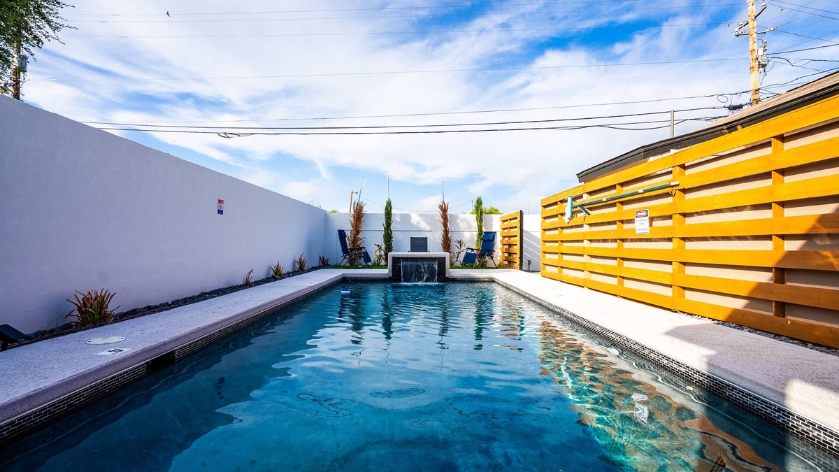 Bonanza House | Casa del Sol: Chic Family Home with Heatable Private Pool & Guest House