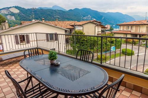 Paratico Apartment | Casa di Argo Vista Lago