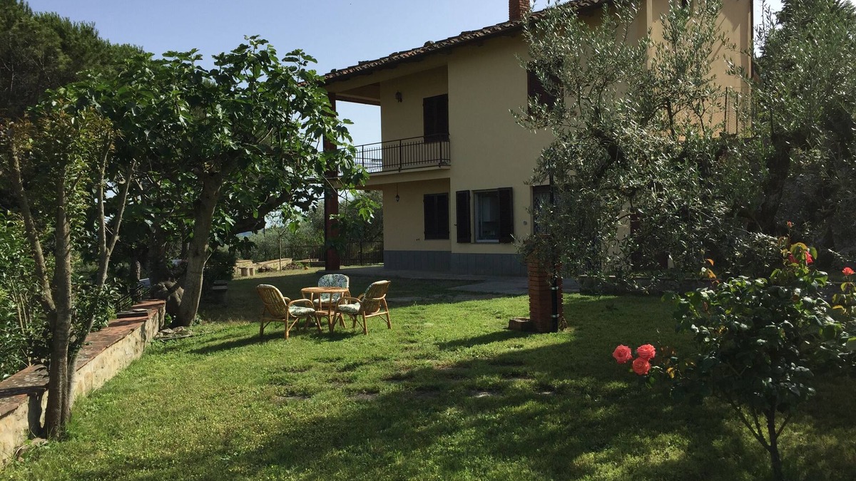 Oliveto House | Casa di Vittoria immersed in the heart of the Tuscan countryside surrounded by olive groves