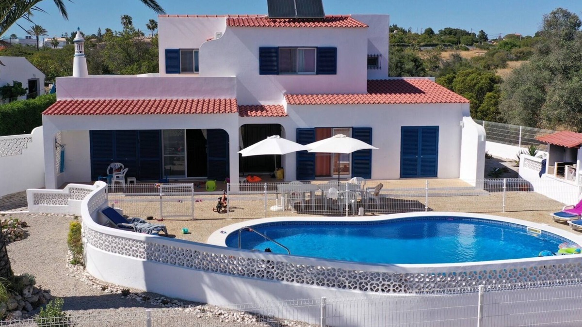 Carvoeiro House | Casa do Farol – Cozy Retreat with Special Rates in Low Season Algarve
