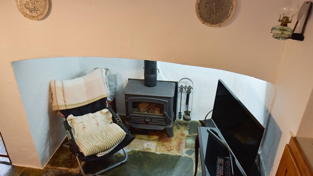 Evoramonte House | Casa dos Avós - Two Bedroom House, Sleeps 4