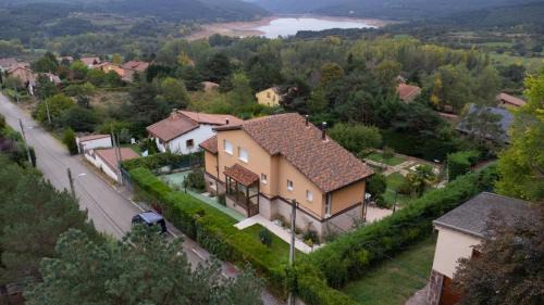 El Rasillo de Cameros Ski Chalet | Casa El Cerezo Rojo