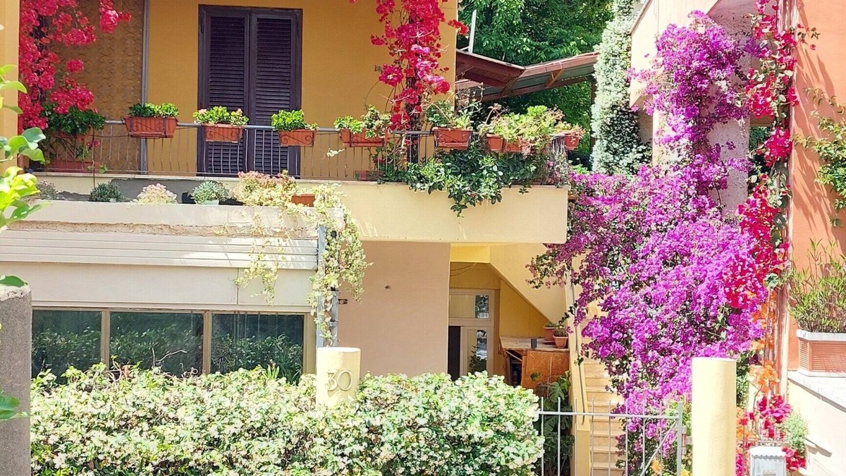 Zona LIII Tomba di Nerone Apartment | Casa Elisa e Carla – Beautiful Blue Apartment not far from the Vatican