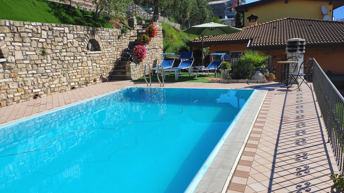 Arias Apartment | Casa Elka Patio 5 Lake view