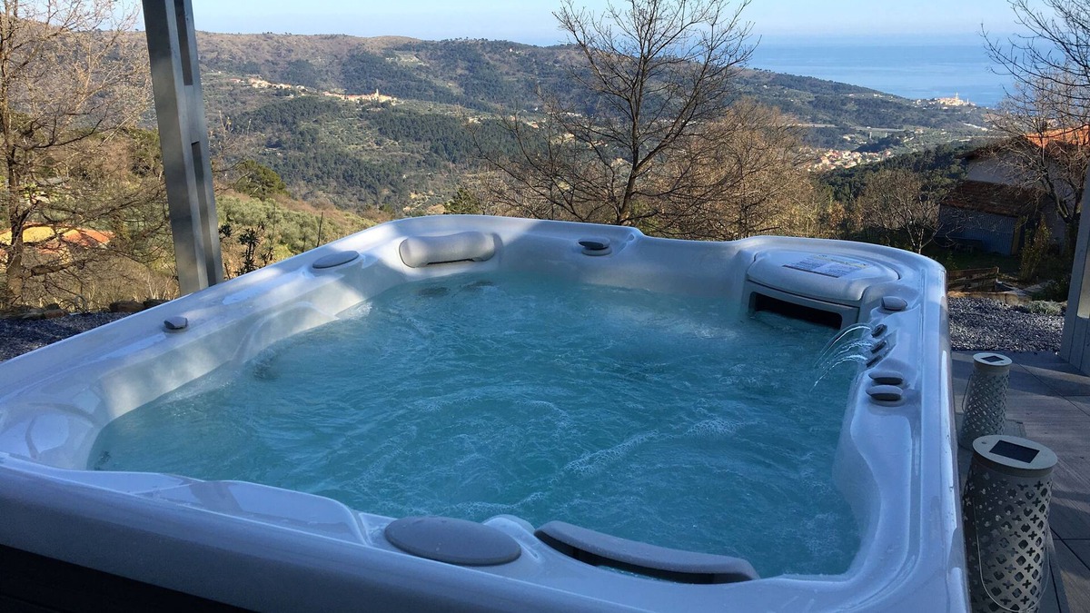 San Bartolomeo al Mare House | Casa Erbaea, beautiful sea view, swimming pool and whirlpool spa