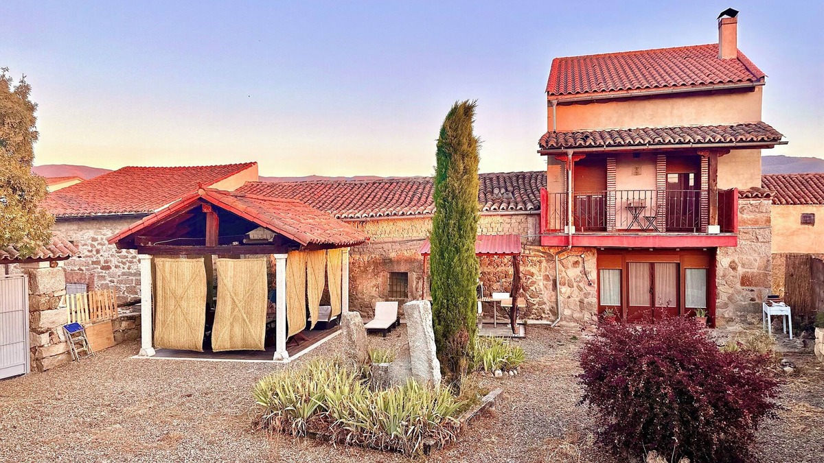 San Bartolome de Corneja House | CASA RURAL EL POZO