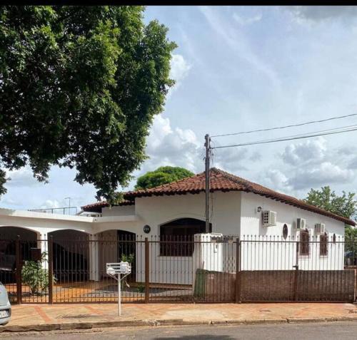 Vila Portao de Ferro Villa | Casa espaçosa centro capital MS