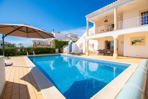 Mato Serrao Villa | Casa Filipa Lower Floor - Charming 3-Bedroom Villa with Heated Pool