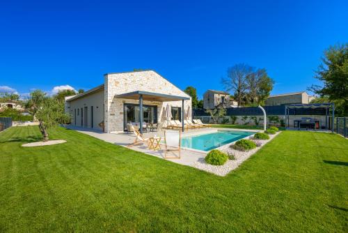 Stifanici Villa | Casa Fiore Viola for 8 people with heated pool