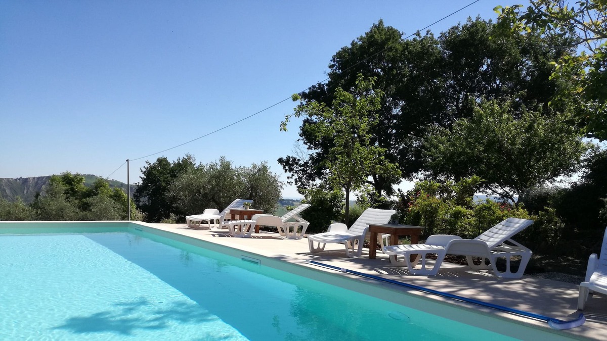 Montefino Apartment | Casa Fonte Pecorale apartments il Pozzo and il Nido heated pool