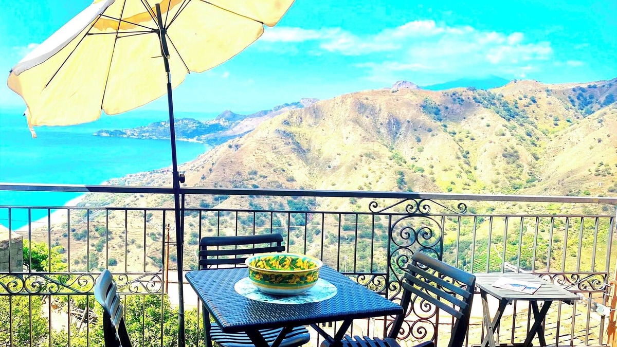 Forza d'Agro House | Casa Francesco - House with sea view and Etna volcano