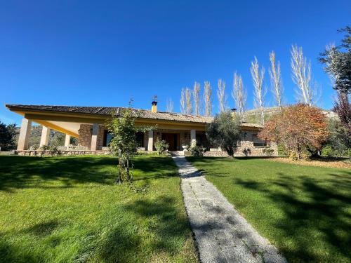 Fuentiduena House | Casa Fuentes de Ledina