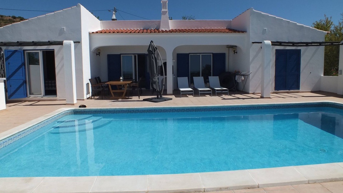 Vale Grande Villa | "Casa Fuschia" A Beautiful Villa With Private Pool And Magnificent Sea Views!