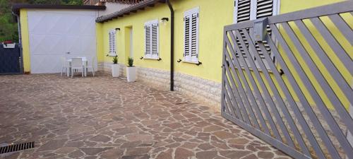 L'Aquila Apartment | Casa gialla