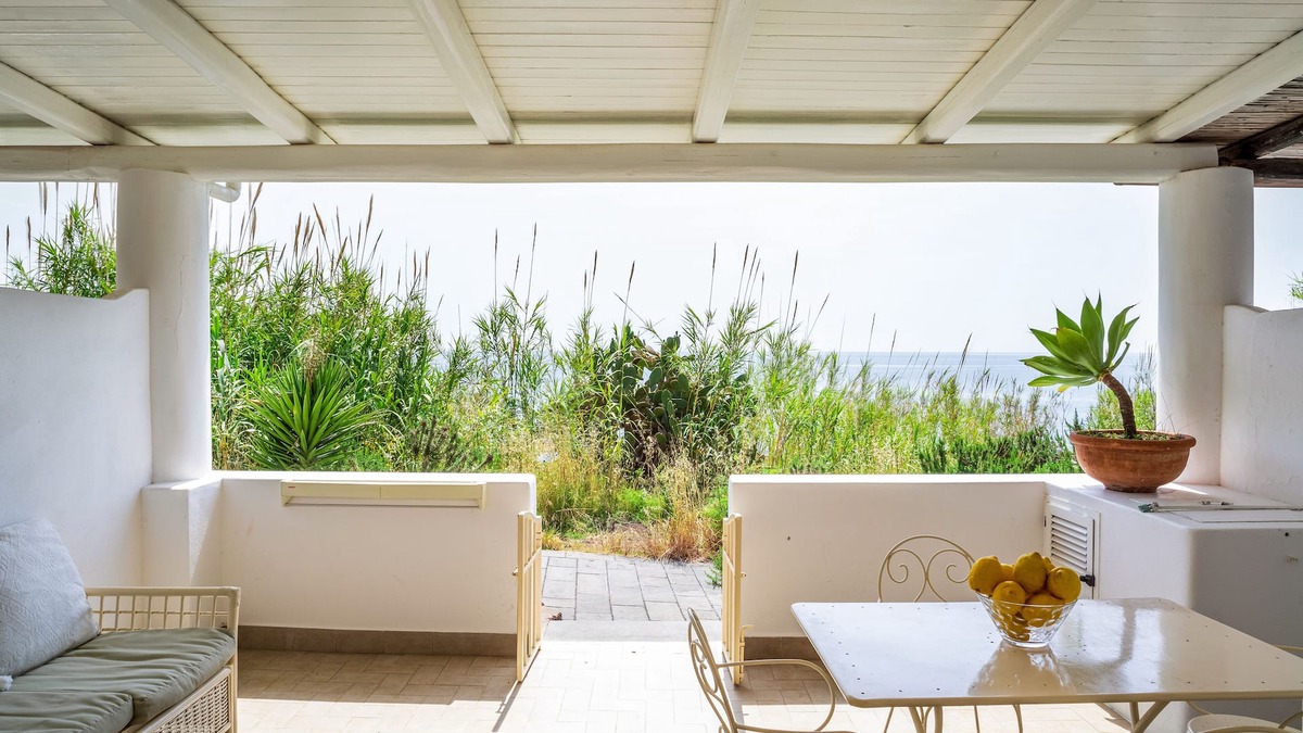 San Vincenzo House | Casa Ginestra between the sea and the volcano