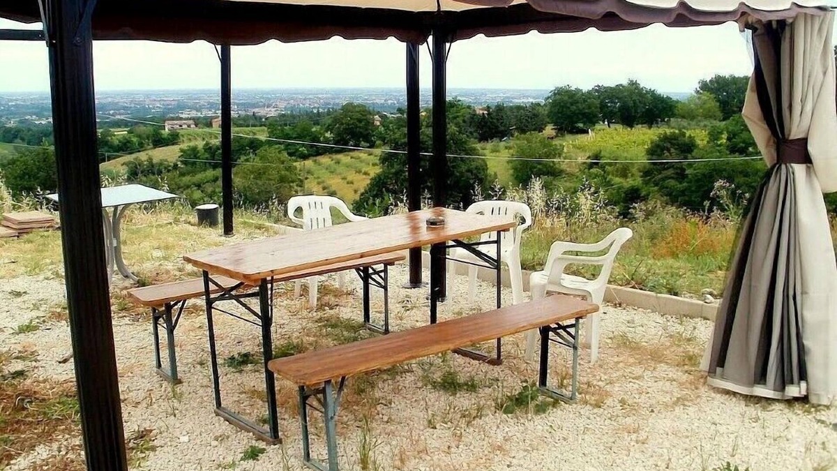 Pieve Salutare House | Casa Girotondo A: A welcoming apartment situated in a quiet location, a few minutes from the town center, with Free WI-FI.