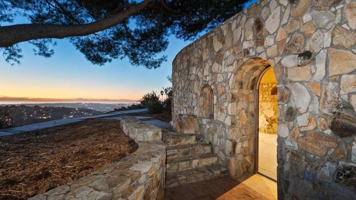 San Marcos Cottage | Casa Grotto, 1 Bed Stone Cave Cottage, Panoramic Ocean View, Stone Shower, & Gym