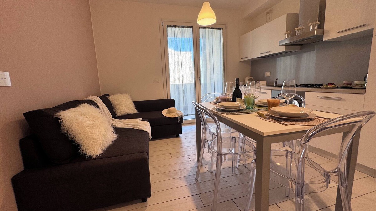 Sottomarina Apartment | Casa Helios - Two Bedroom Apartment, Sleeps 6