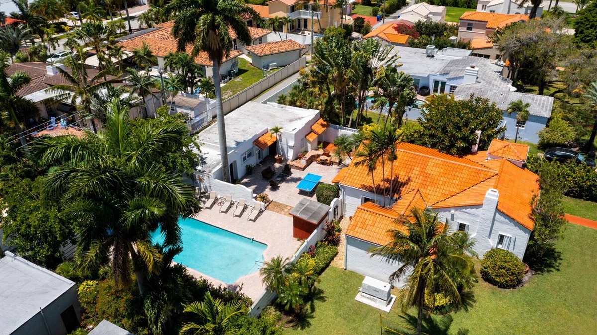 Hollywood Lakes Villa | Casa Hispaniola: Huge Luxi Villa 5min walk to beach